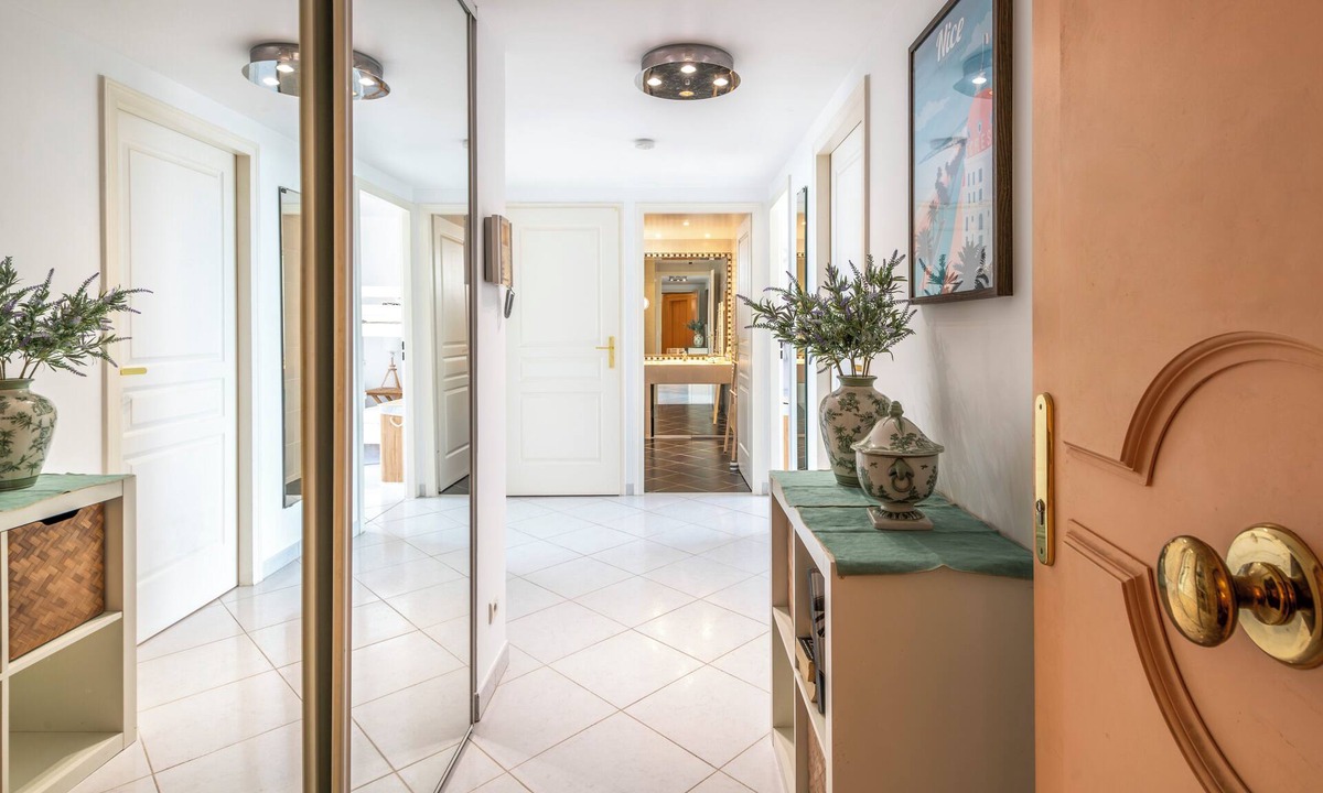 Antibes Apartment | Antibes Beachfront Apt | Sea View & Pool