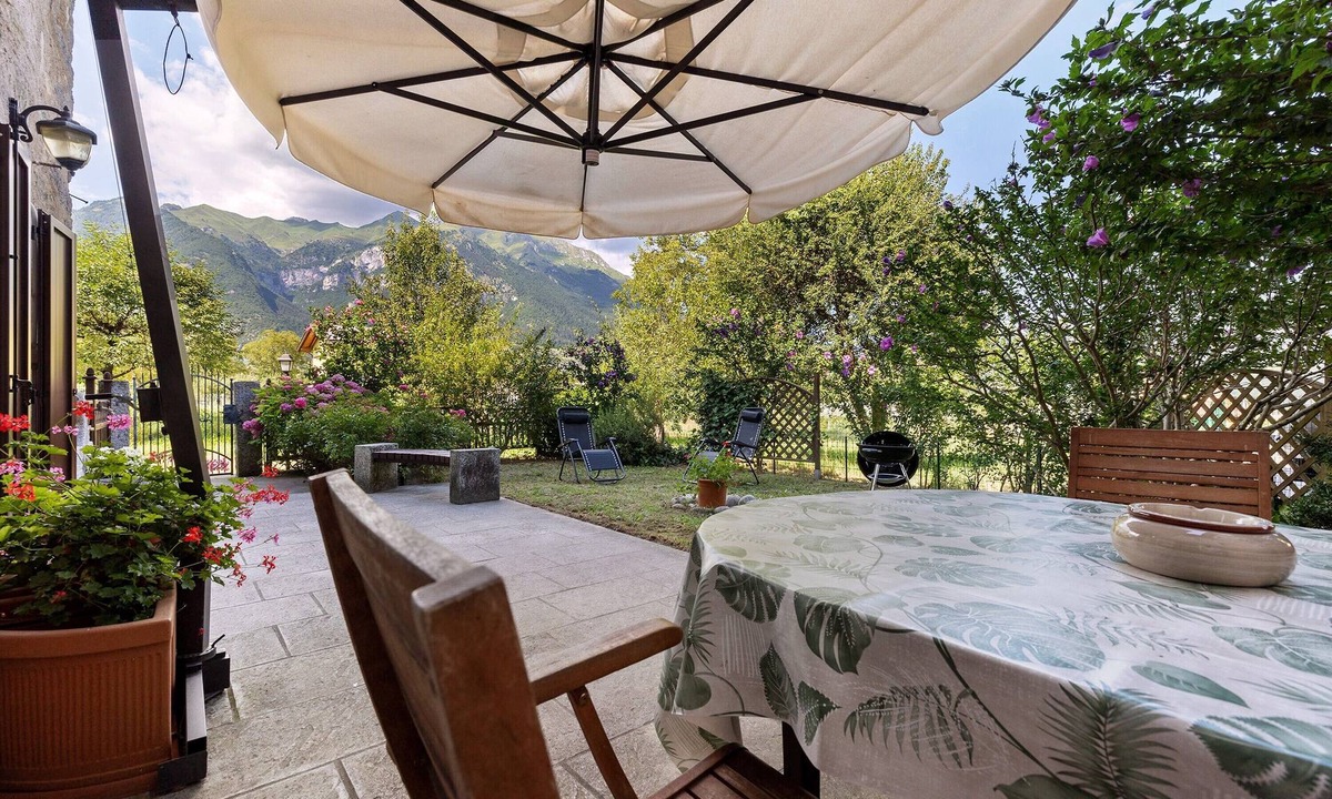 Bleggio Inferiore House | Antico Casolare di Alice with Fireplace and Garden near Molveno