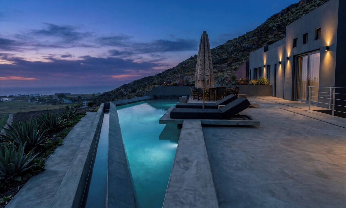Kamari Villa | Anzo Villas