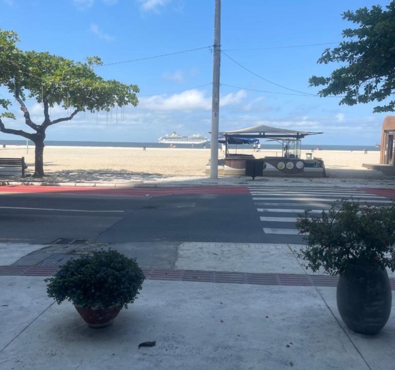 Barra Sul Apartment | Apê de fundos em condo beira mar com garagem e Wi-Fi