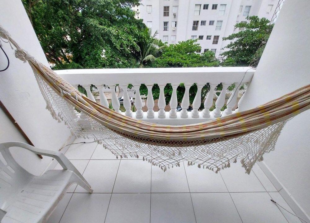 Jardim Centenario Apartment | Ap 02 dorms - Enseada - com sacada, Ar-Cond, Wi-Fi, 01 vaga, Lado Praia