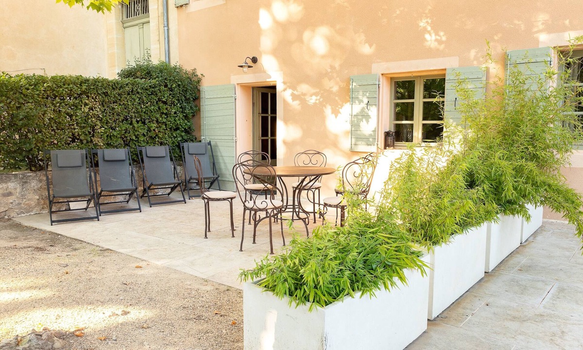 Saint-Hippolyte-le-Graveyron Apartment | Apartment in Provence, at the foot of Mont Ventoux - Château Juvenal