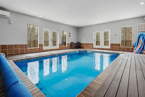 Cosby House | Apalachee Pool lodge