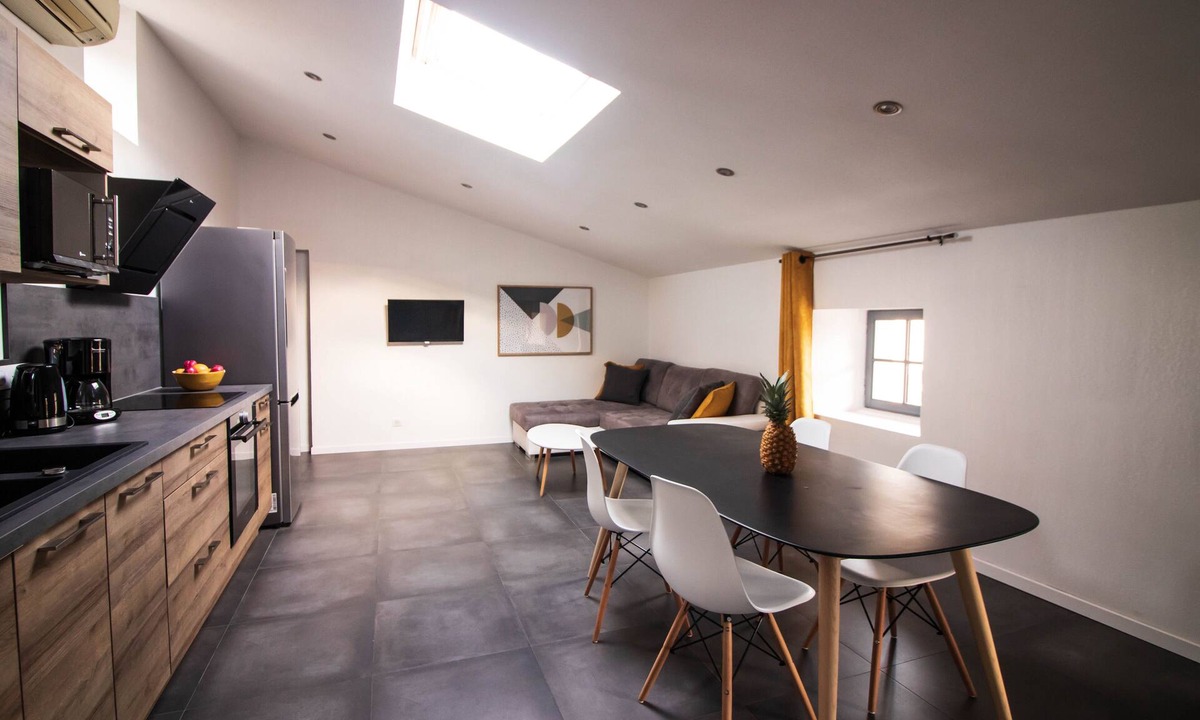 Saint-Paul-Trois-Chateaux Apartment | Apartment-Apartment-Private Bathroom-Landmark view-Le Scandinave