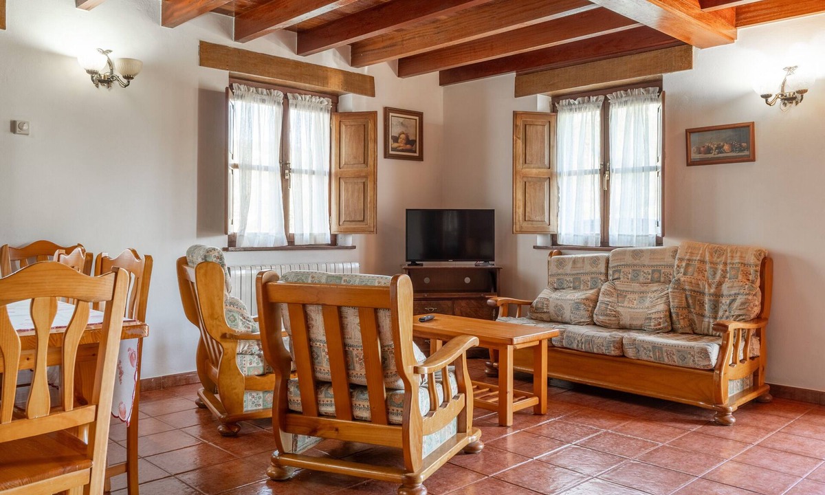 Arriondas Apartment | Apartamento Casa Collado Sto Tomas 1 con vistas a la montaña y terraza compartida