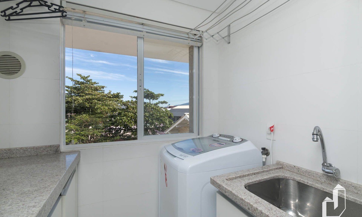 Canto Grande Apartment | Apartamento com 02 Dormitórios na Quadra do mar