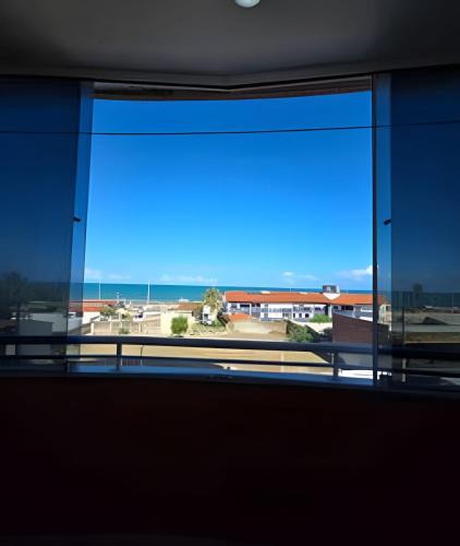 Praia do Meio Apartment | Apartamento interino com vista mar