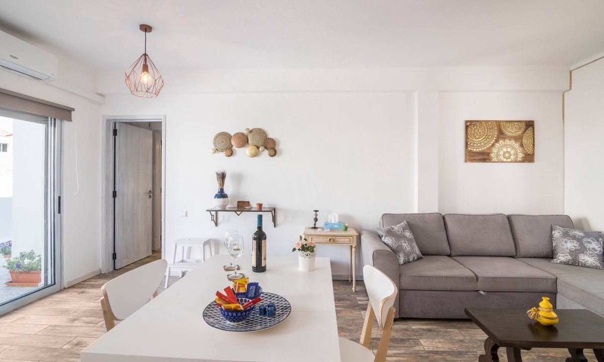 Santa Eulalia Apartment | Apartamento Patrick - Balaia with Shared Pool, Balcony & Wi-Fi