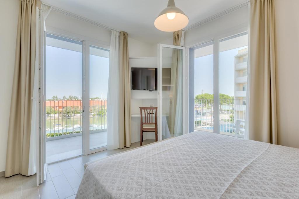 Porto Santa Margherita Apartment | Apartaments Suites Ambassador