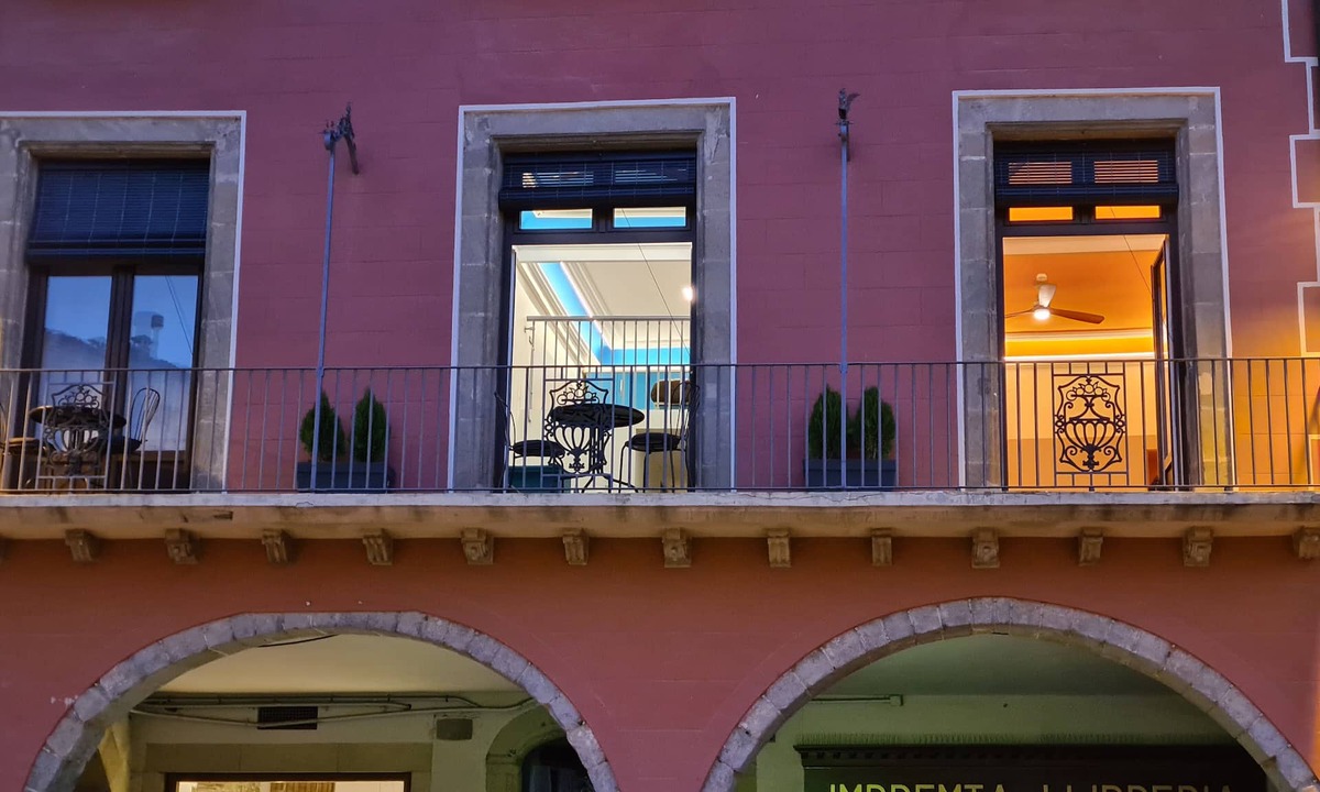 Vic Apartment | Apartaments Vicus 3, with views of the Plaza Mayor de Vic