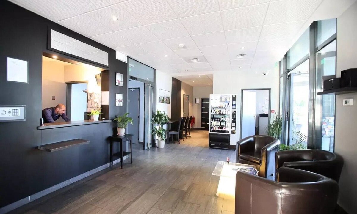 Chevilly-Larue Apartment | Aparthotel Adonis Paris Sud - Studio 2 People Balcony