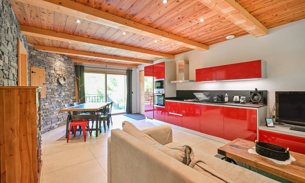 Les Villards-sur-Thones Apartment | Apartment Alice in Chalet with Mountain View and Shared Terrace