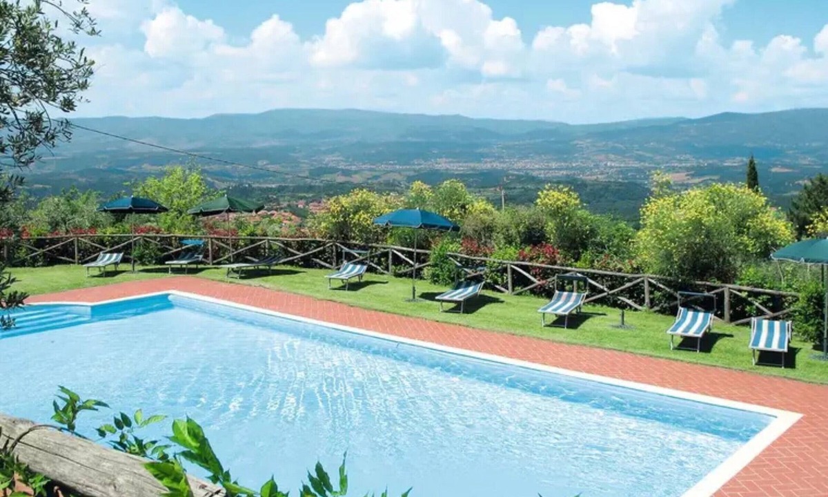 Pian di Sco Apartment | Apartment 'La Loggia' with Shared Pool, Shared Terrace and Wi-Fi