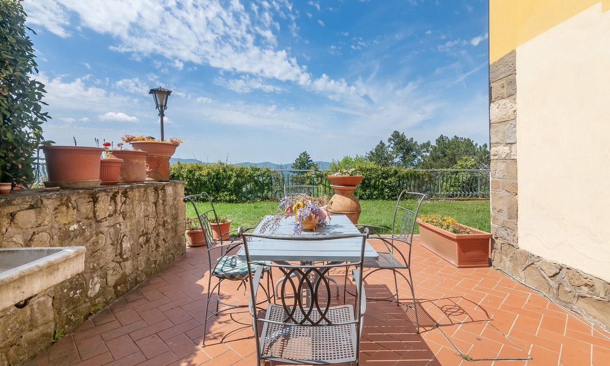 Pian di Sco Apartment | Apartment 'La Tavernetta' with Shared Pool, Private Terrace and Wi-Fi