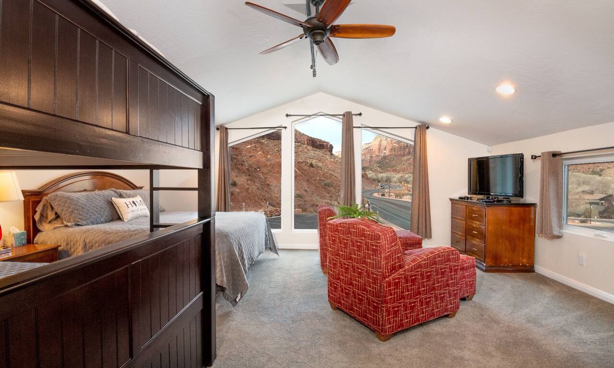 Zion National Park South Entrance Apartment | Apartment #1 GREAT LOCATION Zion National Park entrance as close as you can get!