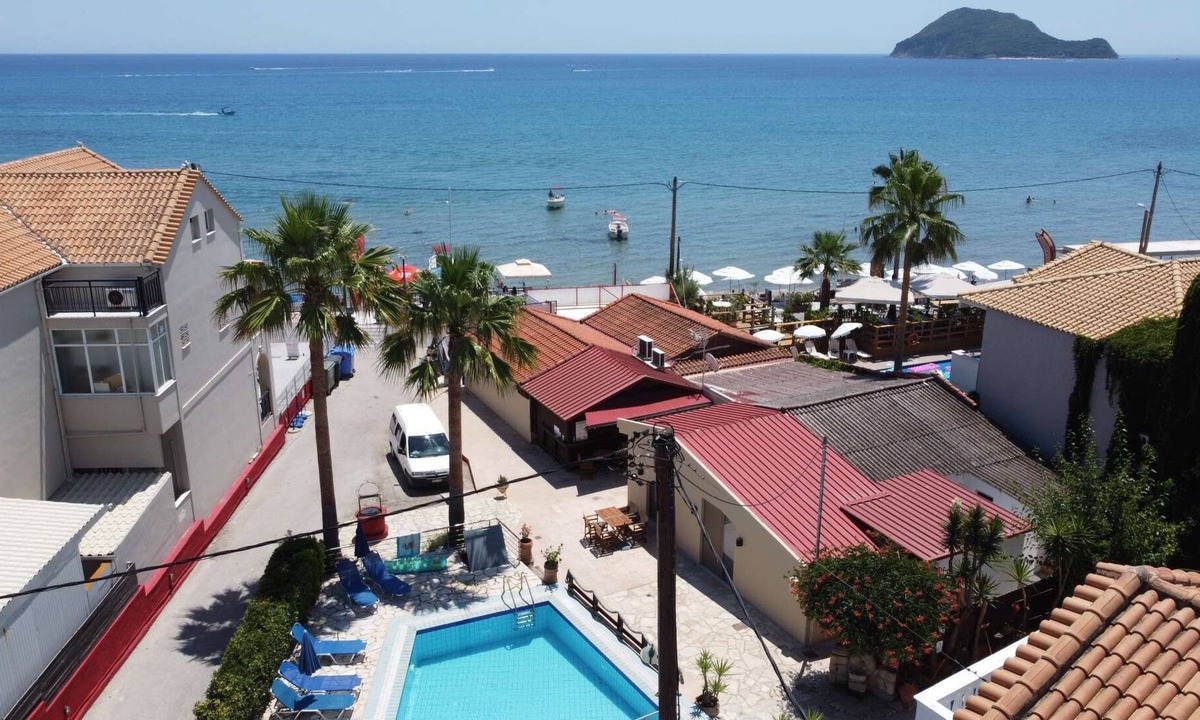 Agios Sostis Apartment | Apartment 18 right on the water