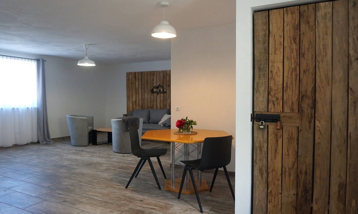 Obersasbach Apartment | Apartment '2' with Private Terrace and Wi-Fi
