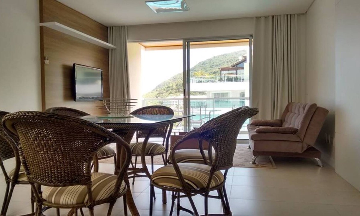 Santinho Apartment | Apartment 207 facing the sea, standing on the sand. Costão do Santinho Beach