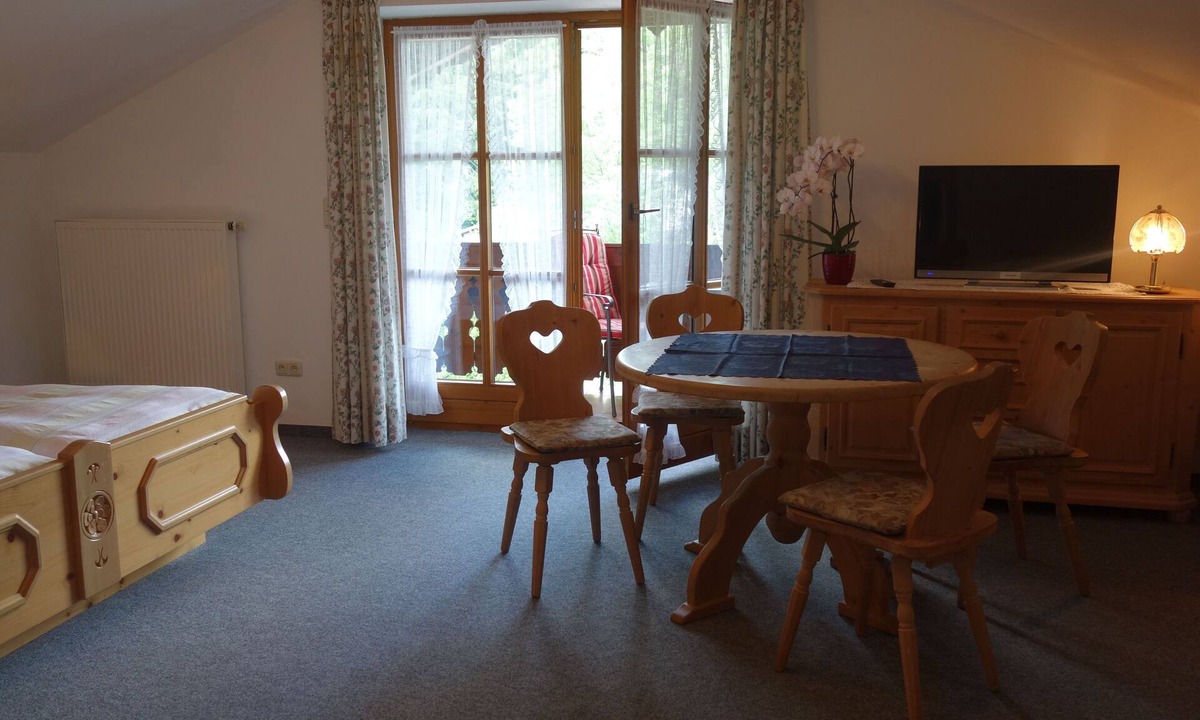 Gmain Apartment | Apartment 3 large, spacious attic apartment for 4 persons, 62 sqm
