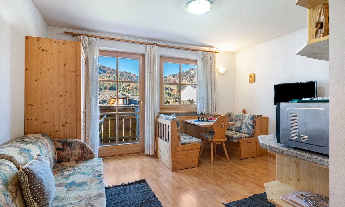Pedraces Apartment | Apartment '3' with Mountain View, Shared Garden and Wi-Fi