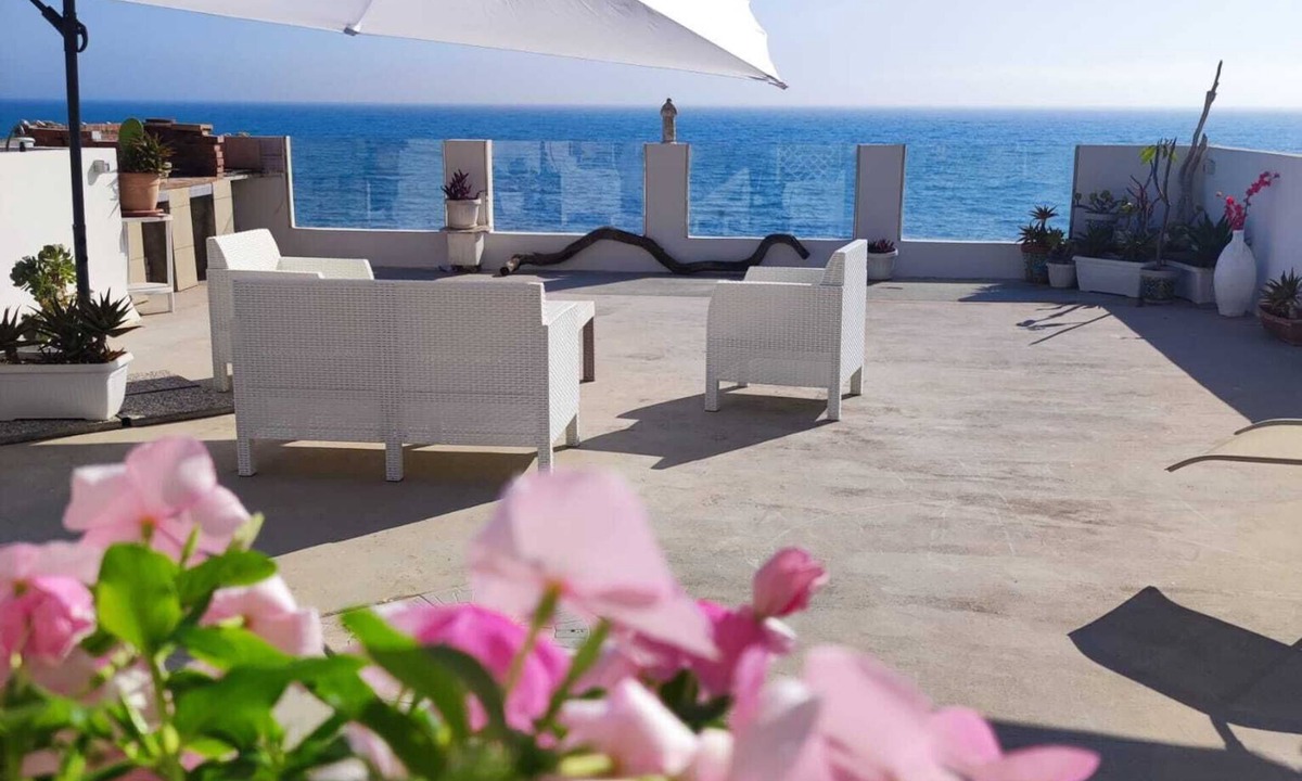 Seccagrande Apartment | "Apartment 4- 5 places" with terrace by the sea, barbecue, chairs, deck chairs.