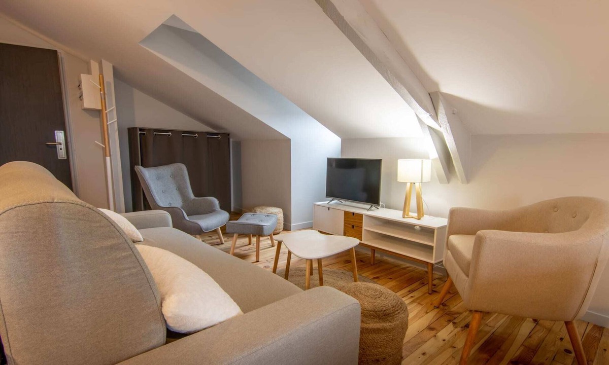Chatel-Guyon Apartment | Apartment 6 people air-conditioned family type 2 bedrooms + sofa bed Puy de Dôme 302
