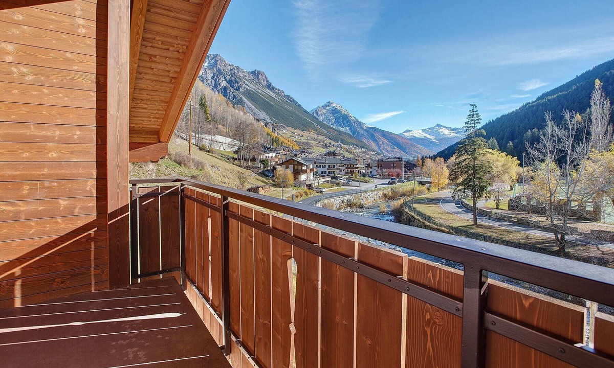 Isolaccia Apartment | Apartment '6' with Mountain View, Shared Garden and Wi-Fi
