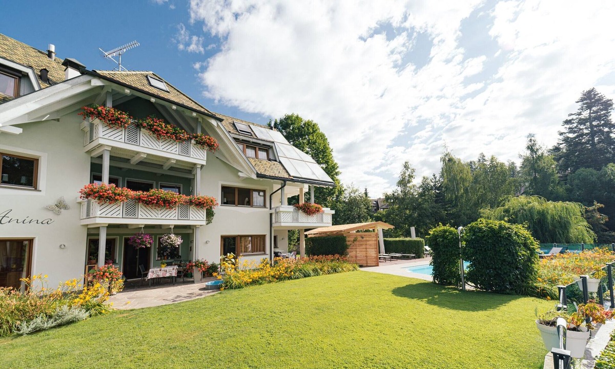 Collalbo Apartment | Apartment Africa in Villa Anina with Pool, Wellness Area