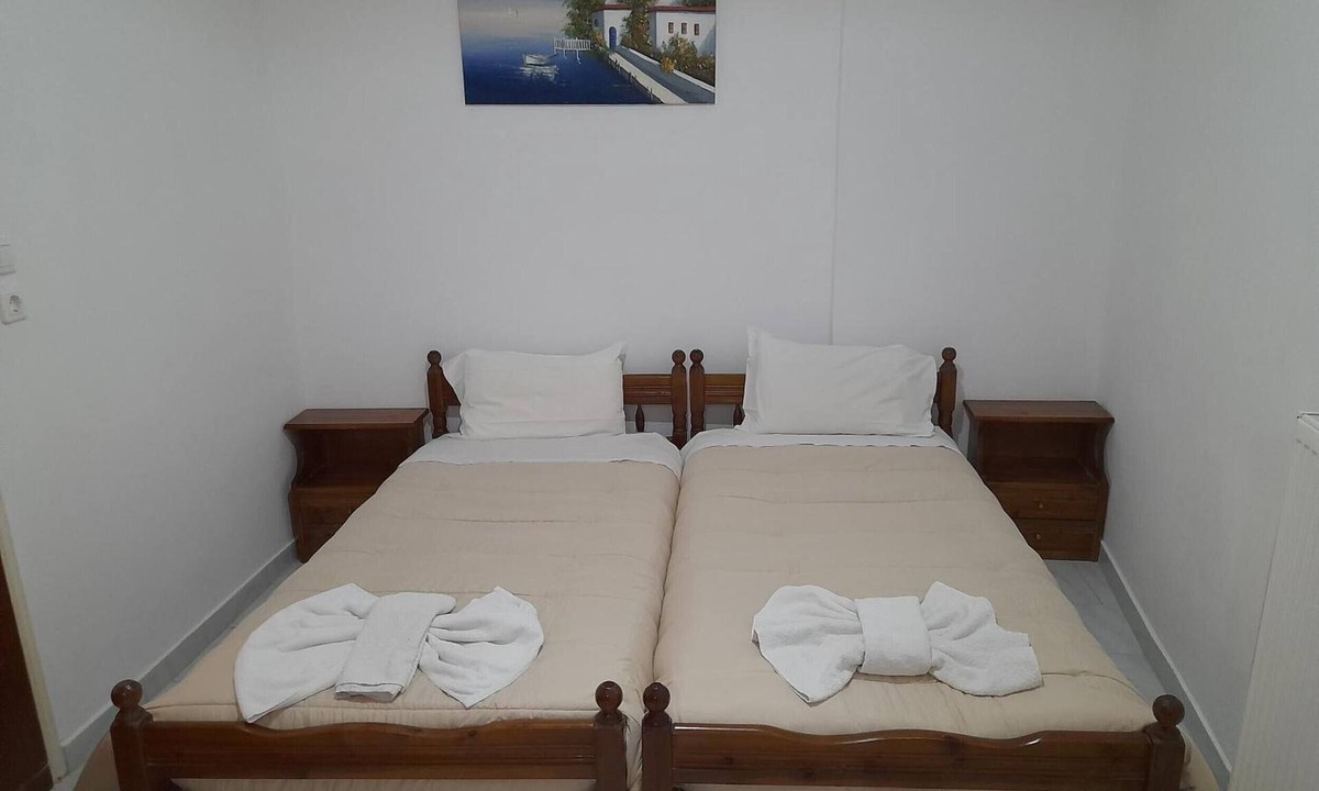 Peroulades Apartment | Apartment 'Alexandros' with Private Terrace, Wi-Fi and Air Conditioning