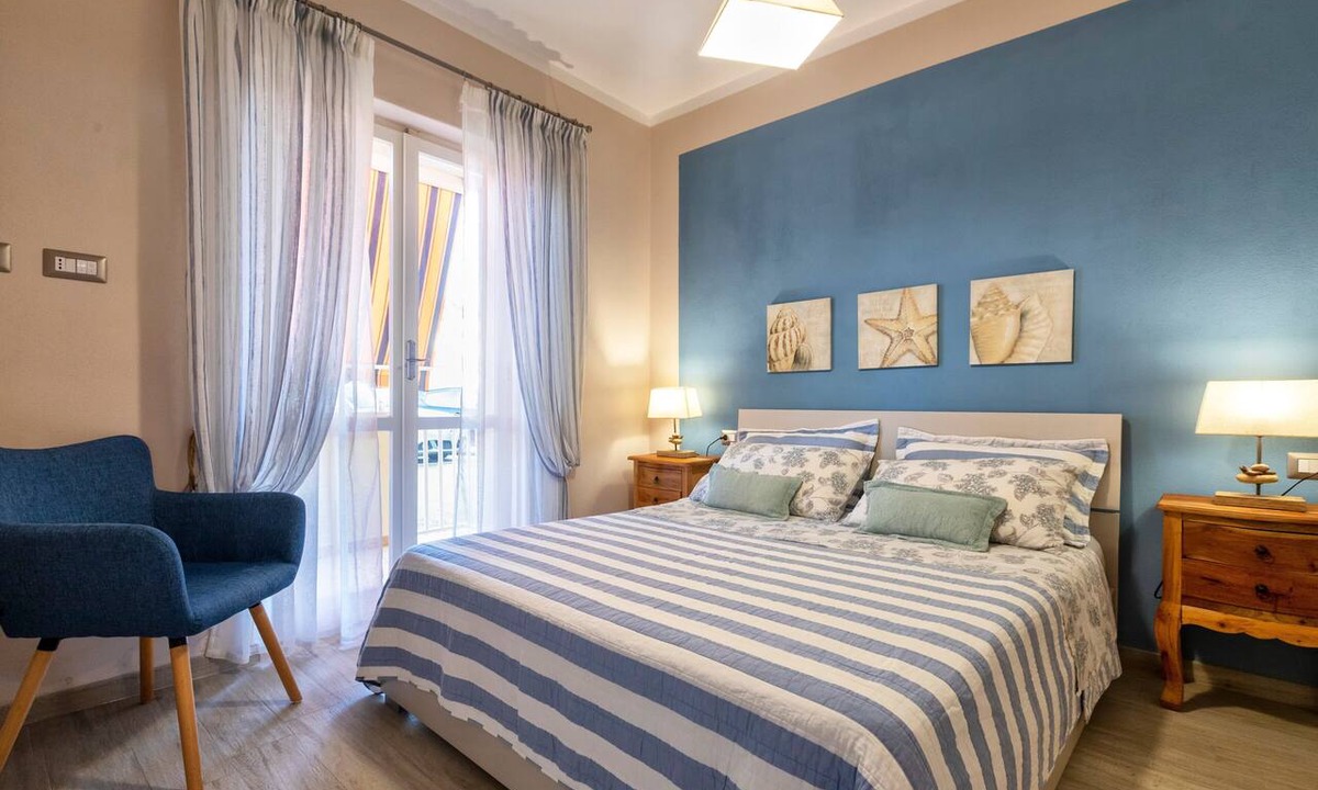 Lido Apartment | Apartment 'Alghero Via Lido' with Shared Pool and Air Conditioning