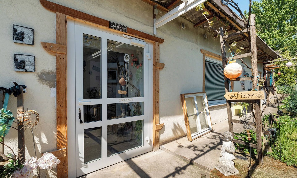 Muhlbach Apartment | Apartment 'Alice' with Shared Pool, Private Terrace and Wi-Fi