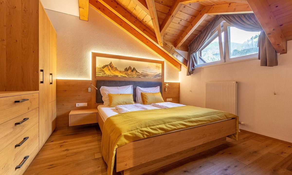 San Candido Apartment | Apartment 'Alpengruss Terra' with Mountain View, Shared Garden and Wi-Fi