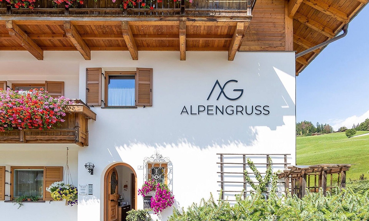 San Candido Apartment | Apartment 'Alpengruss Aqua' with Mountain View, Shared Garden and Wi-Fi