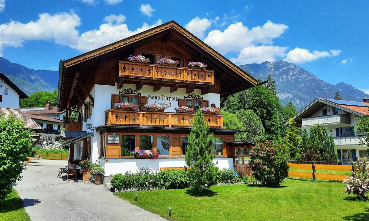 Untergrainau Apartment | Apartment "Alpspitze" with Mountain View, Balcony & Wi-Fi