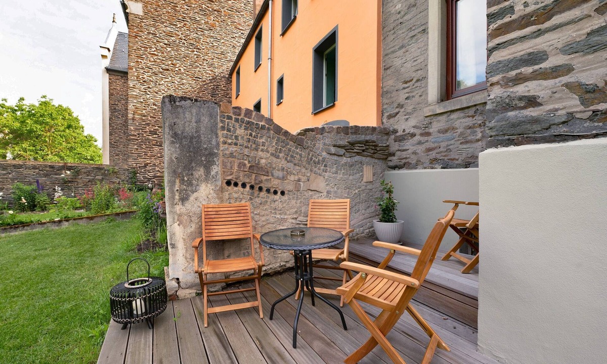Traben-Trarbach Apartment | Apartment 'Alte Stadtvilla Am Weinberg 5' with Shared Garden and Wi-Fi