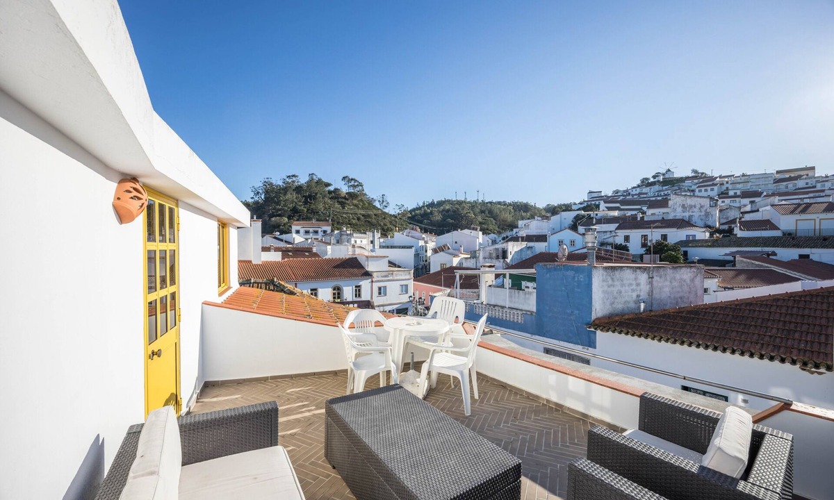 Odeceixe Apartment | Apartment 'Amarelo' with Private Terrace, Balcony and Wi-Fi