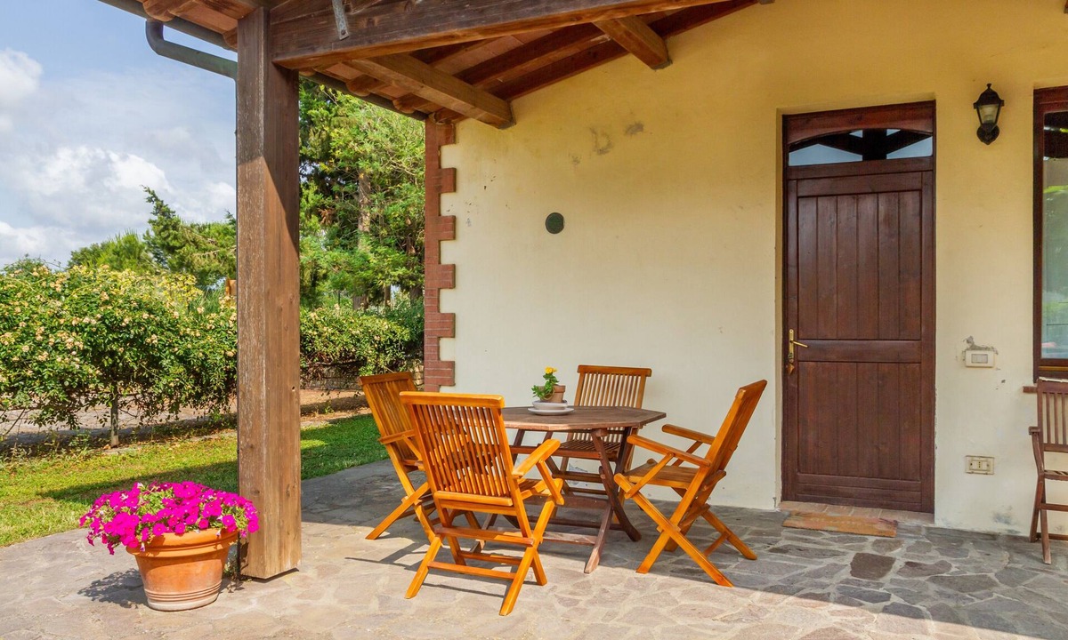 Principina a Mare Apartment | Apartment 'Amelia' with Shared Pool, Wi-Fi and Air Conditioning