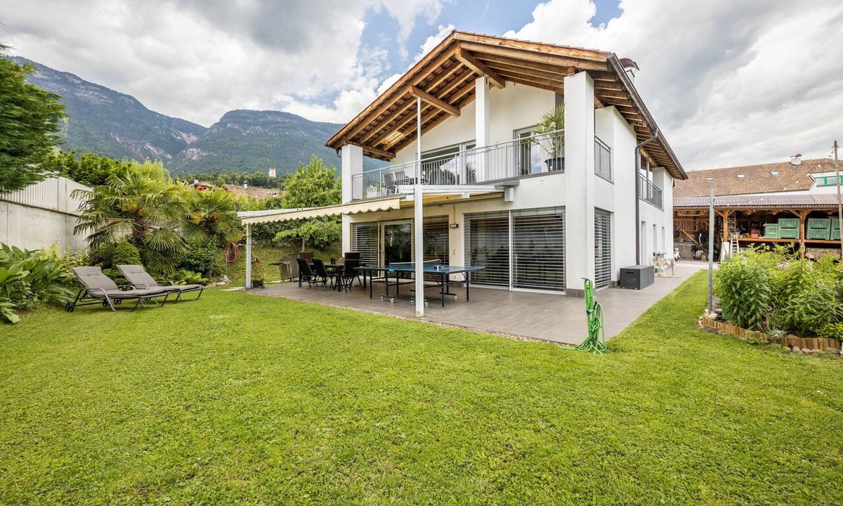 St. Michael/San Michele Apartment | Apartment 'Angerblick' with Mountain View, Private Terrace and Wi-Fi - Vacation on the farm