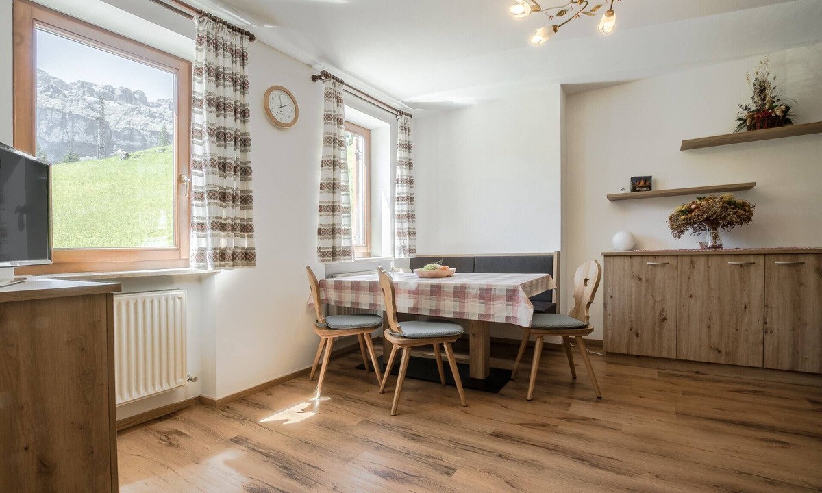 Livinallongo del Col di Lana Apartment | Apartment 'Appartamento Sass Bece' with Private Garden and Wi-Fi