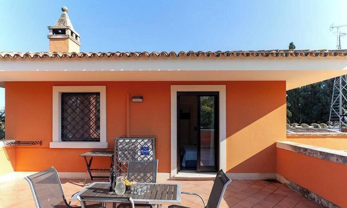 Lecce Apartment | Apartment 'Attico' with Shared Pool, Wi-Fi and Air Conditioning