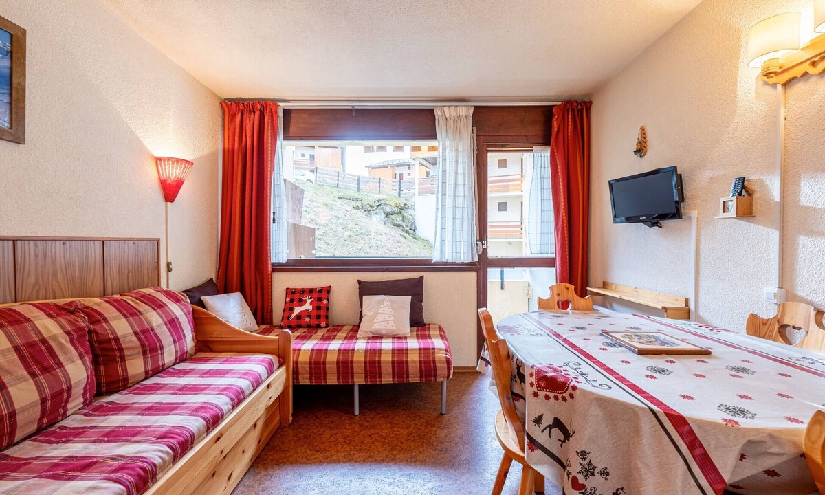 Les Bruyeres Apartment | Apartment 'Au Pied Des Pistes' with Balcony