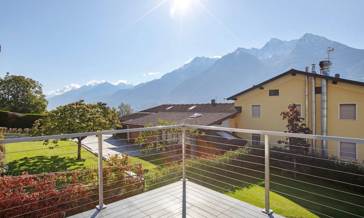 Senin Apartment | Apartment 'Aurelie' with Mountain View, Balcony and Wi-Fi