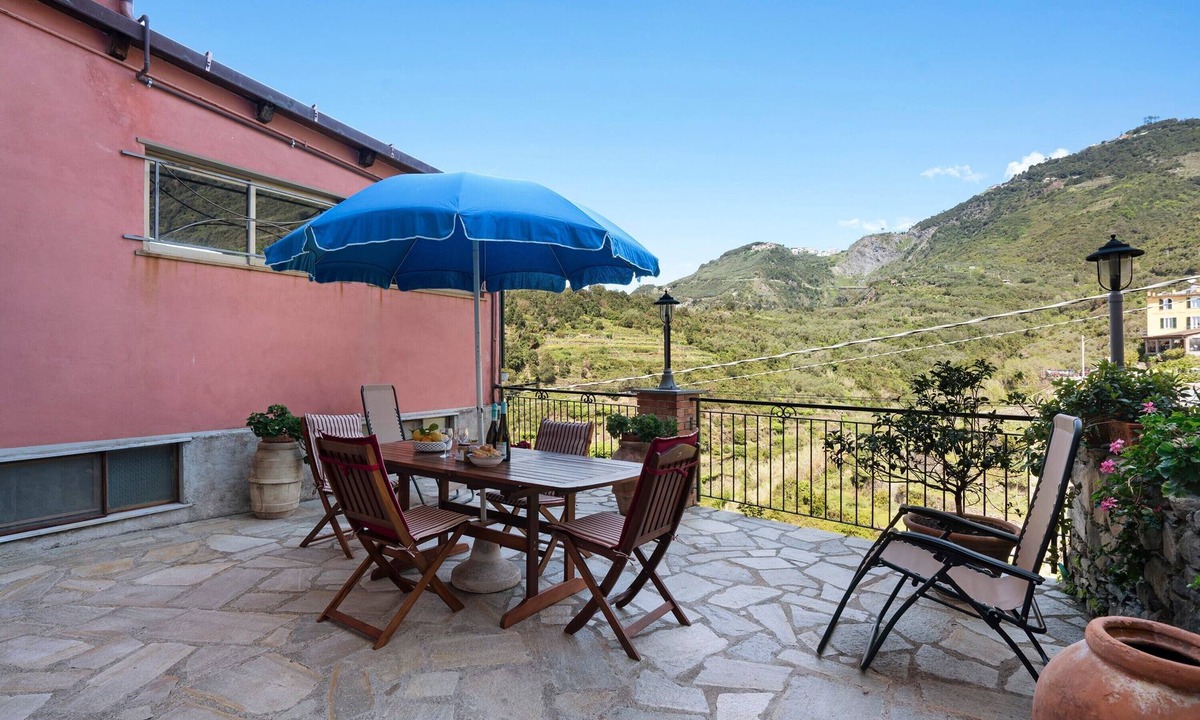Corniglia Apartment | Apartment "Aurora" with Terrace and Wi-Fi