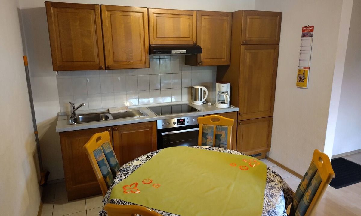 Lonsee Apartment | Apartment 'B' with Private Terrace and Wi-Fi
