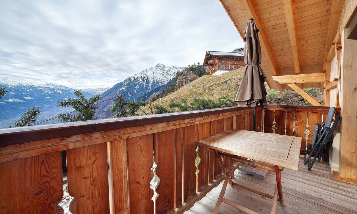 Lagundo Apartment | Apartment 'Bartgeier' with Mountain View, Shared Garden and Wi-Fi