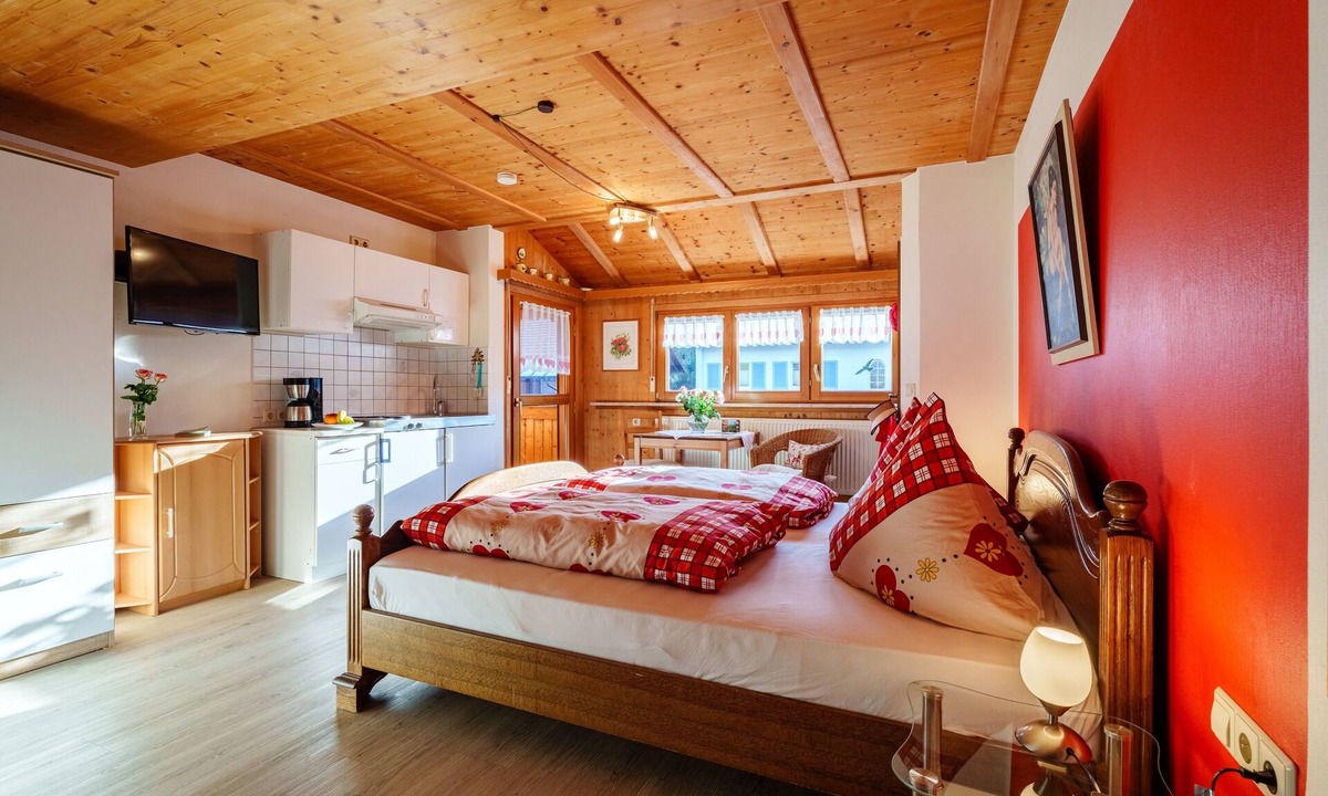 Oberharmersbach Apartment | Apartment 'Bauernstüble' with Shared Terrace, Shared Garden and Wi-Fi