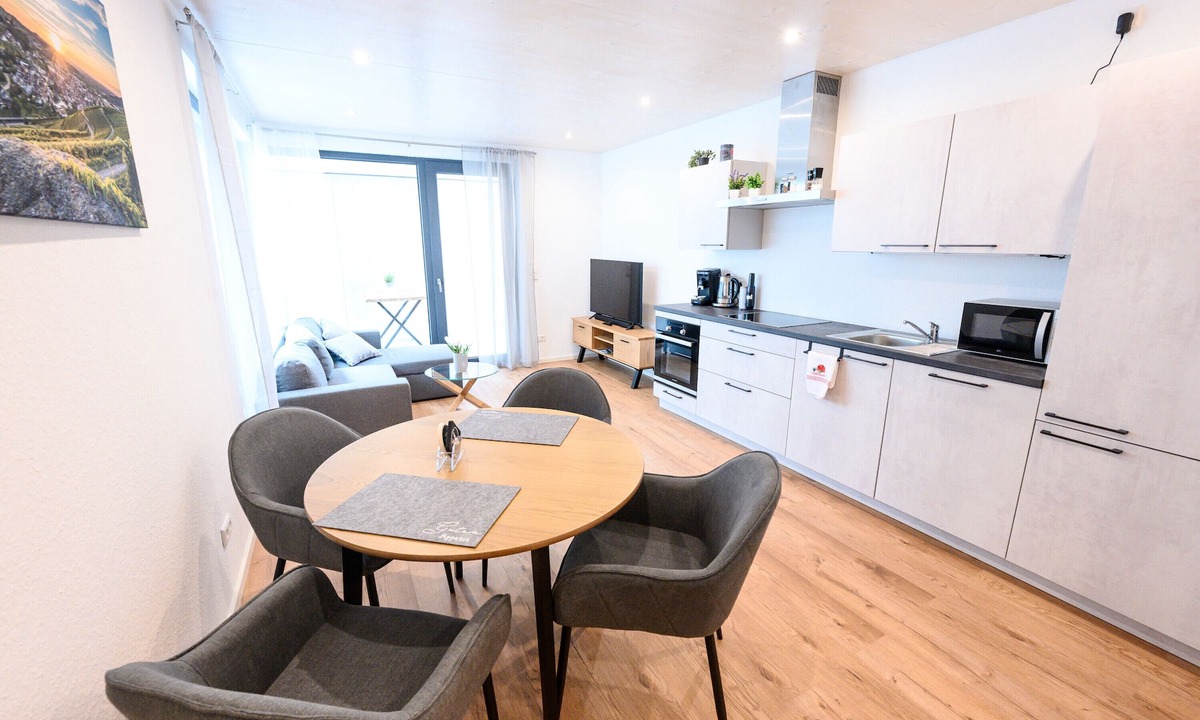 Waldulm Apartment | Apartment 'Bergblick' with Private Terrace, Shared Garden and Wi-Fi