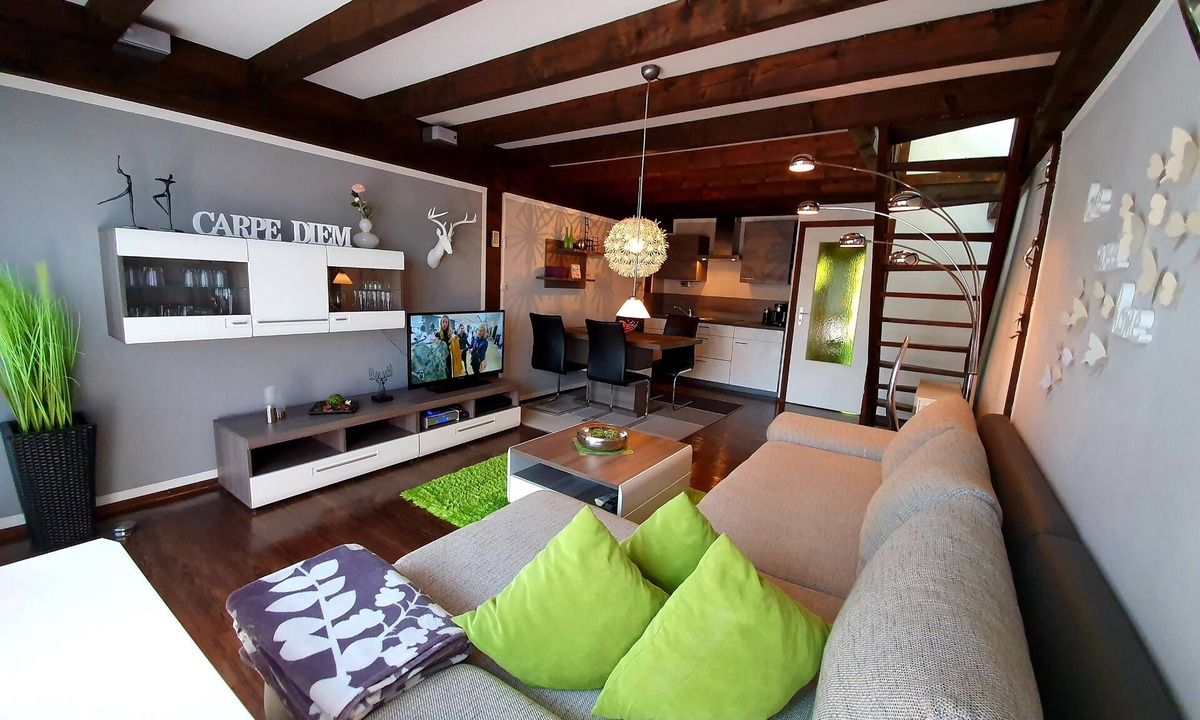 Vorauf Apartment | Apartment between Chiemsee & Salzburg in the foothills of the Alps *WLAN, Thermomix, balcony, view*