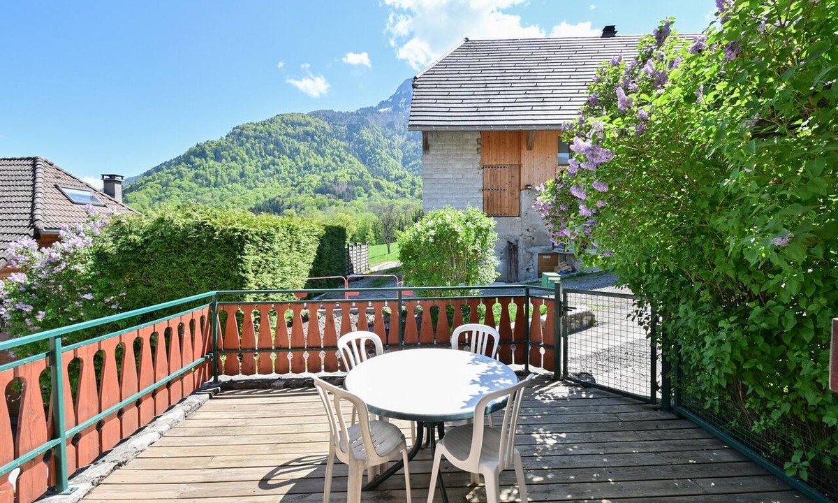 Alex Apartment | Apartment Between Lake Annecy and the Aravis with Mountain Views