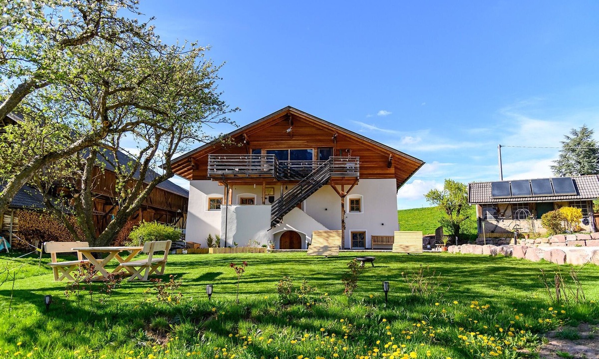 Siusi Apartment | Apartment 'Biohof Oberzonn Labe' with Mountain View, Shared Garden and Wi-Fi